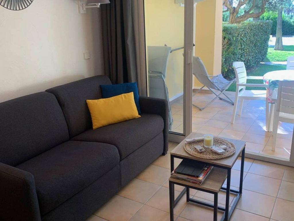 Appartement T2 climatisé avec piscine, proche plage, port, commerces et parking privé - FR-1-768-15 - 4