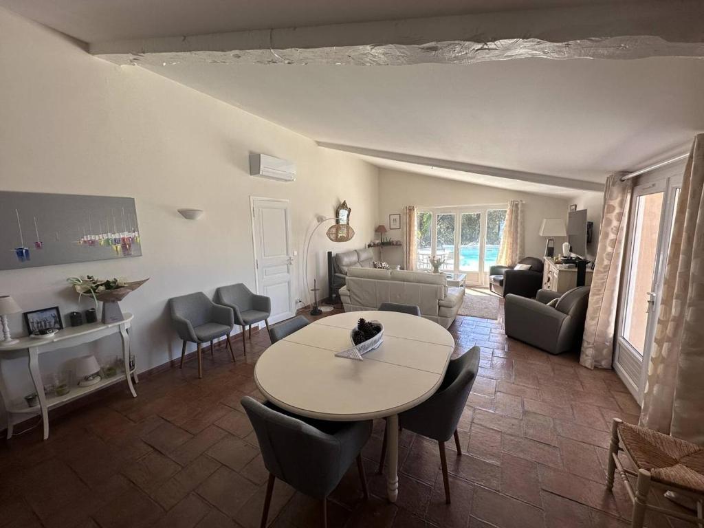 Villa provençale avec piscine privée, clim, Wi-Fi, jardin, 5 chambres - FR-1-768-20 - 3