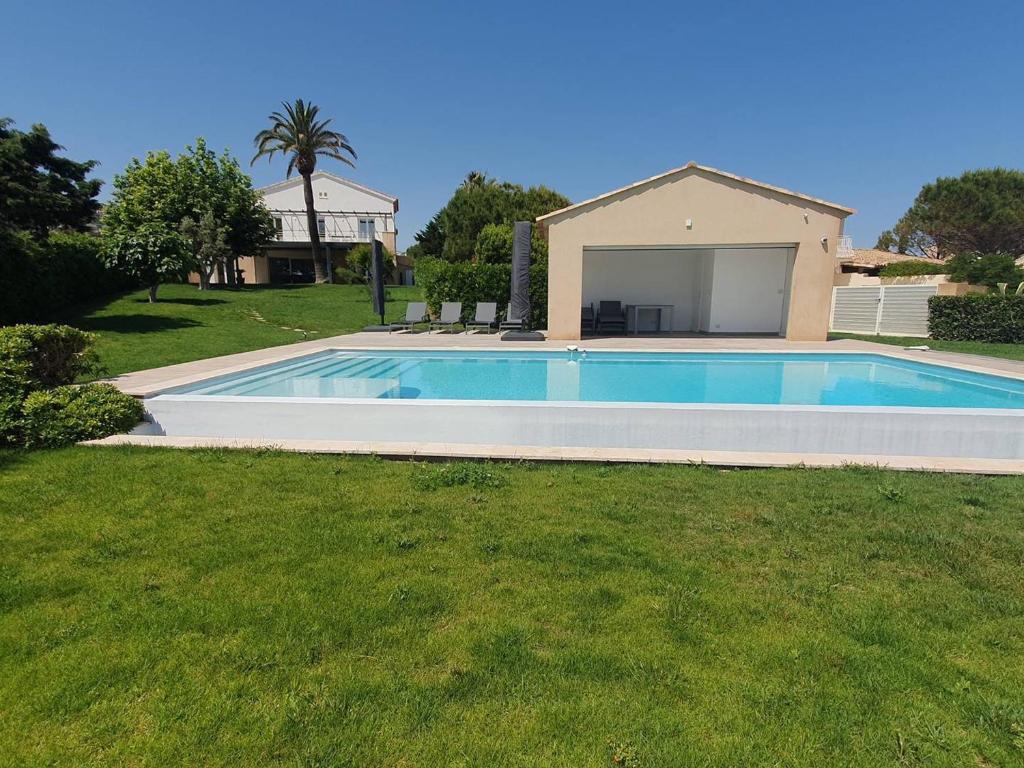 Villa pieds dans l'eau pour 10 personnes avec piscine, clim et Wi-Fi - FR-1-768-27 - 2