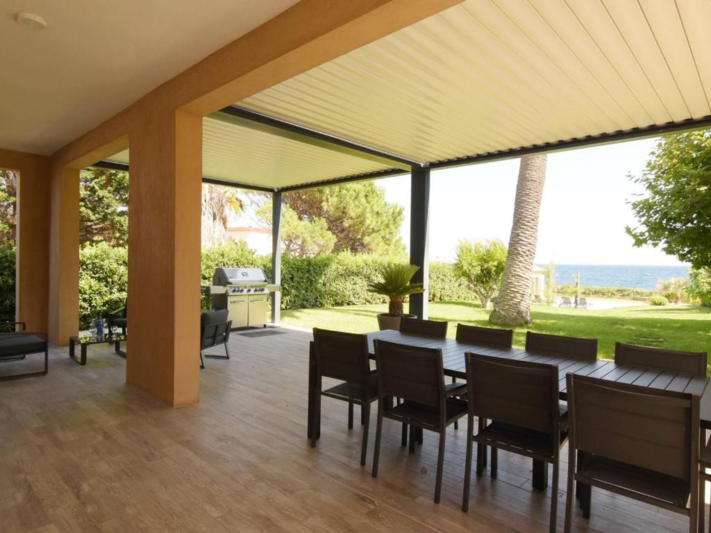 Villa pieds dans l'eau pour 10 personnes avec piscine, clim et Wi-Fi - FR-1-768-27 - 4