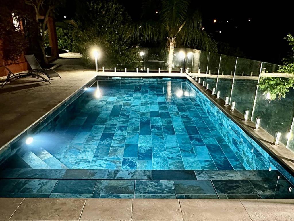 Villa contemporaine 8/9 pers avec piscine & clim proche plages - 4 étoiles - FR-1-768-43 - 3