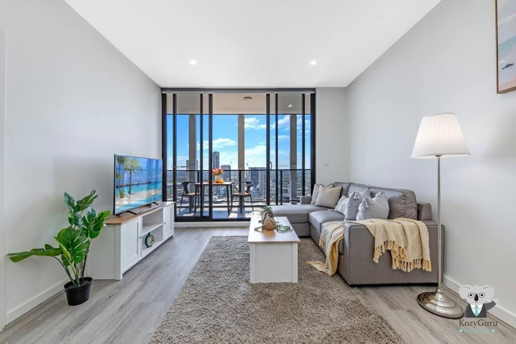 Parramatta 2 Bed Apt with Parking NPA011-3101, Sydney