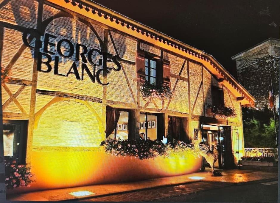 Villa de 2 à 10 personnes tarif en fonction du nombre de personnes, Vonnas