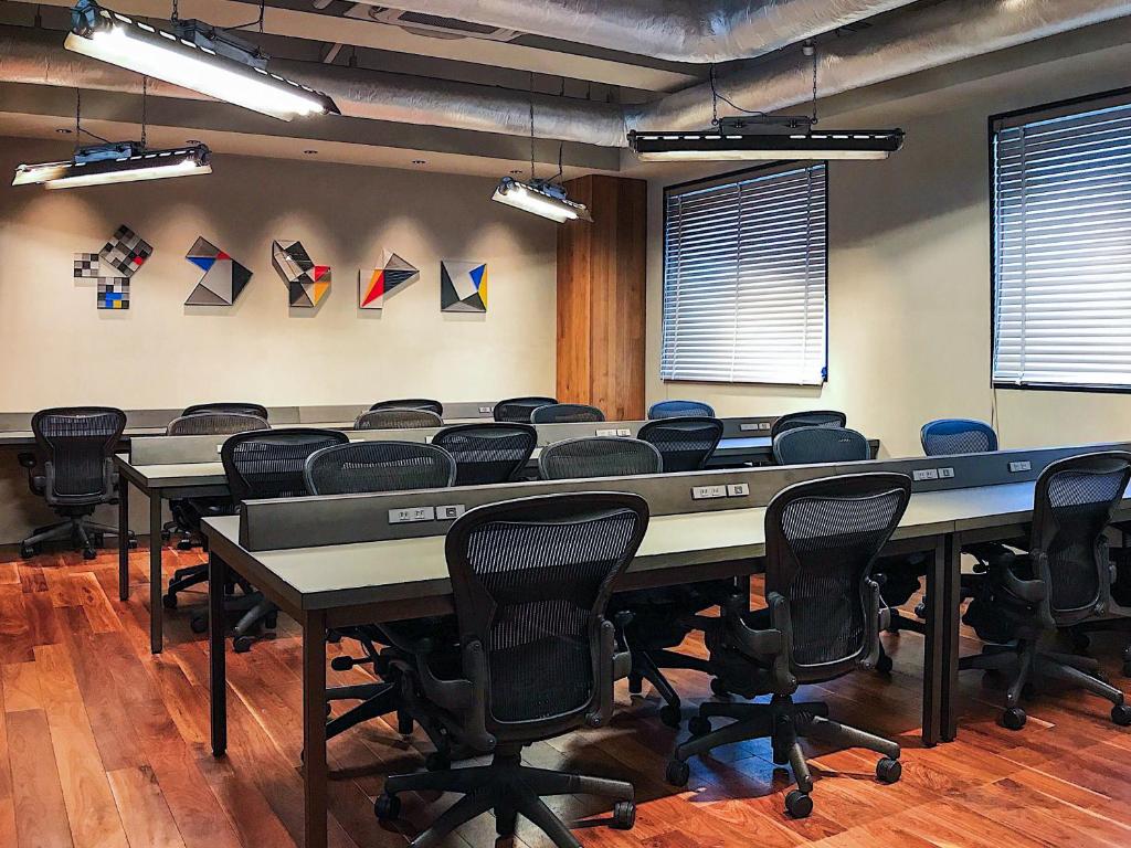 Shared lounge/TV area