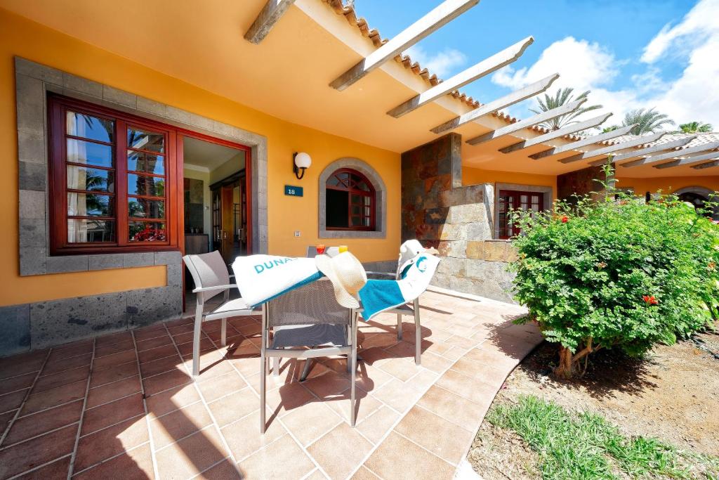 Suites & Villas by Dunas — Hotel building in Maspalomas, Canary Islands