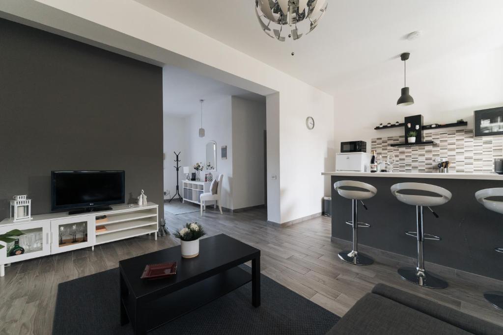 Grey's Apartment - 3