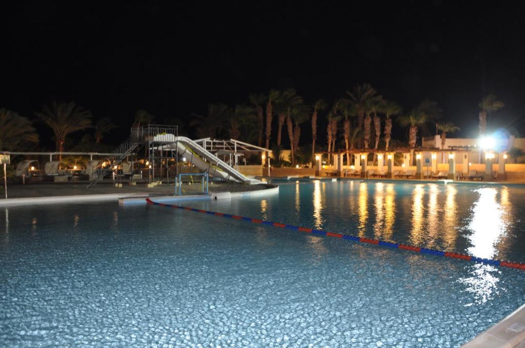 スイミングプール