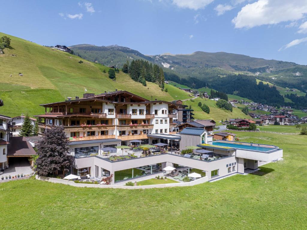 Natur- & Wanderhotel Tuxertal - 1