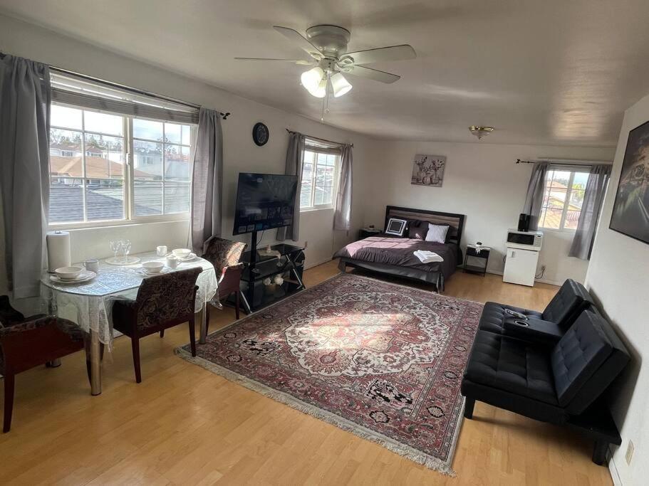 Quiet 1-Bedroom w/ Private Bath