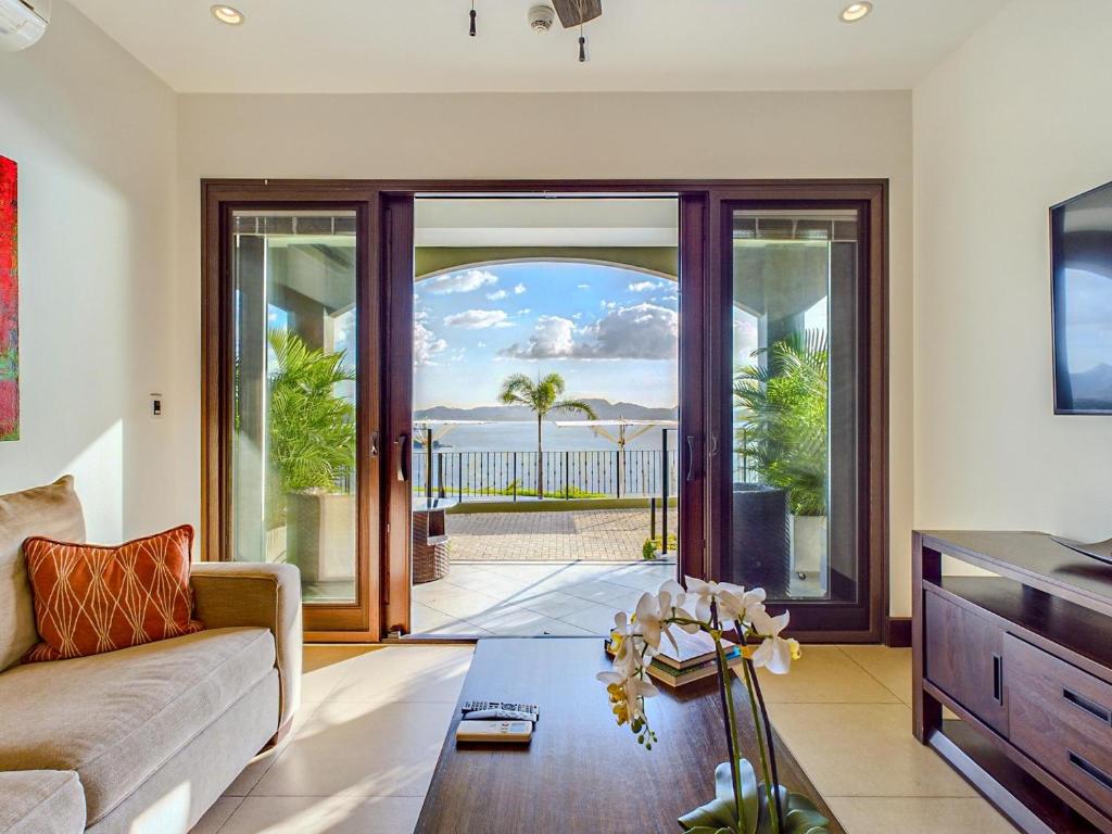 360 Splendor 301-Ocean View Condo-Breakfast Included!, Playa Flamingo