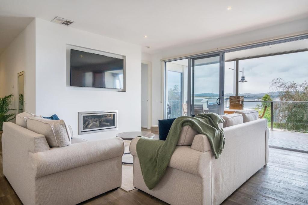 Harbour Haven - Generous Group Stay Near Martha Cove, Safety Beach