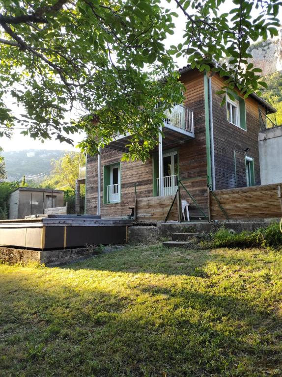 Maison au bord de l'eau avec Jacuzzi - 1