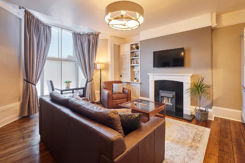 Host & Stay - Endeavour Sails, Whitby