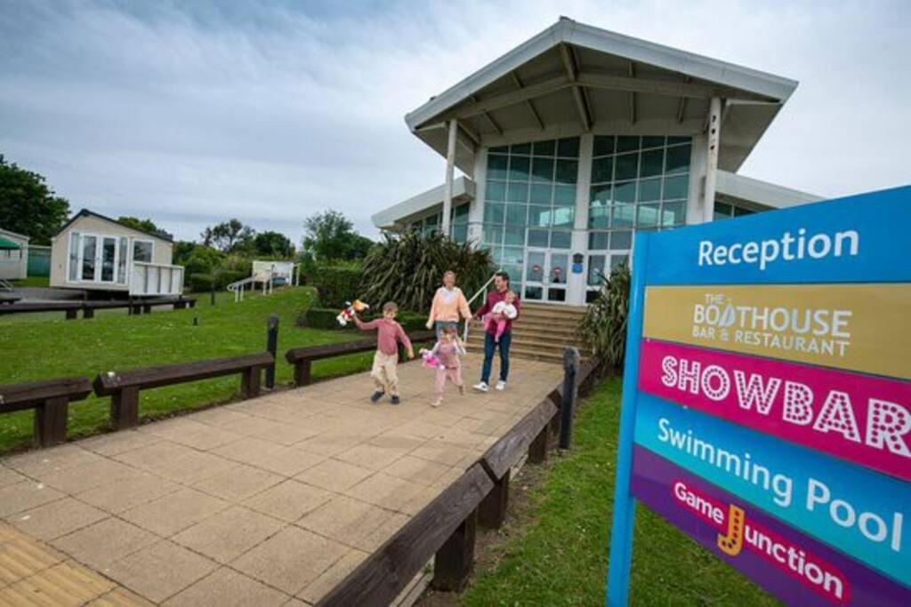 Shoreline Stays, Family Caravan, Withernsea, Newly Managed, Waxholme