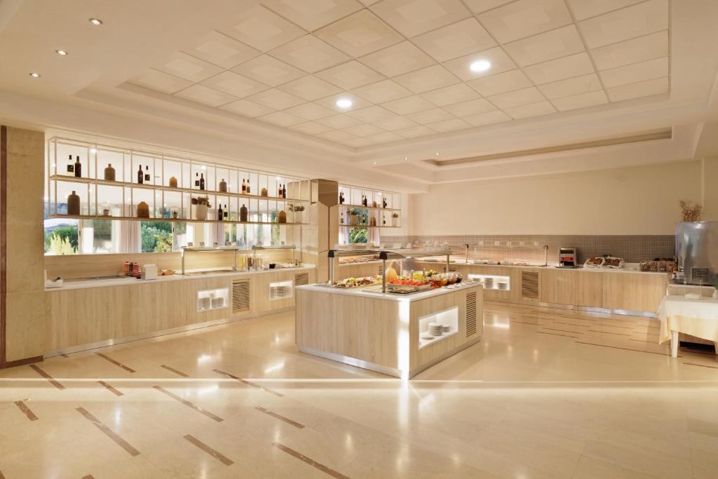 Livadi Nafsika Hotel — Restaurant & bars in Dassia, Ionian Islands