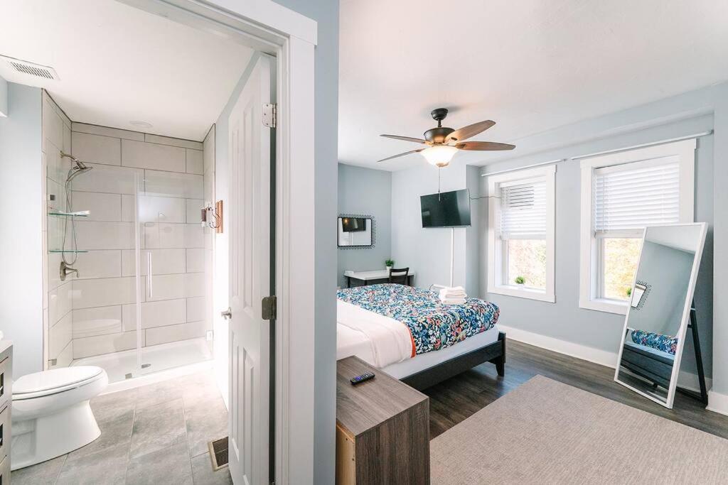 High-Speed Internet - Parking - Washer & Dryer, Pittsburgh