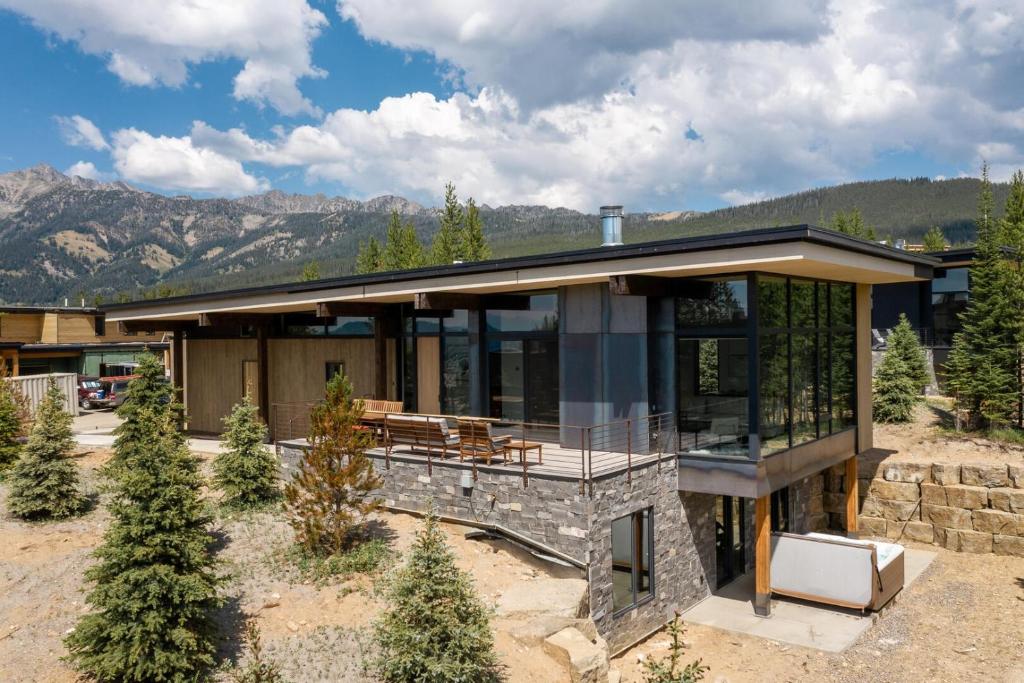 11 Treeline by Moonlight Basin Lodging, Big Sky