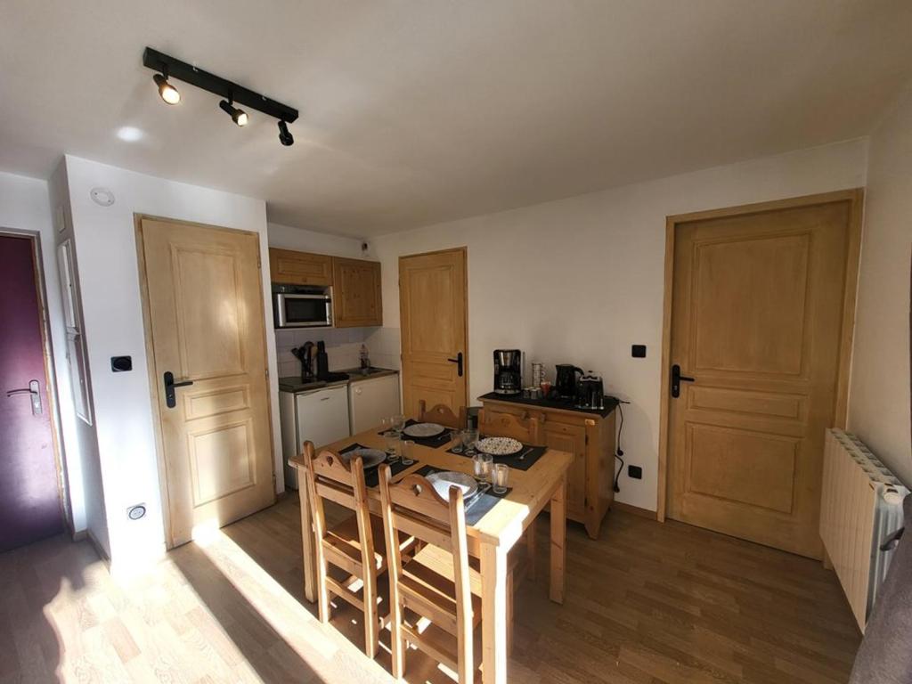 Appartement cosy avec terrasse ensoleillée, au pied des pistes de Montgenèvre, tout équipé - FR-1-266-219 - 2
