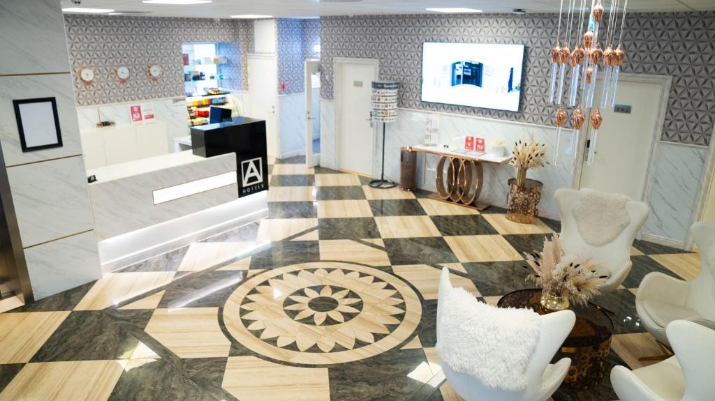 Shared lounge/TV area