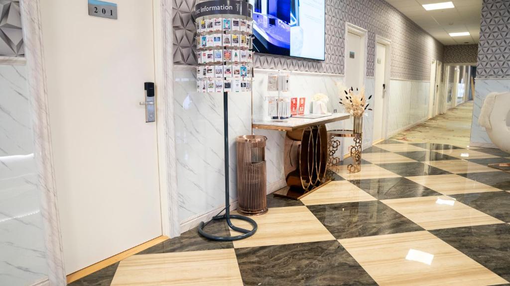 Shared lounge/TV area