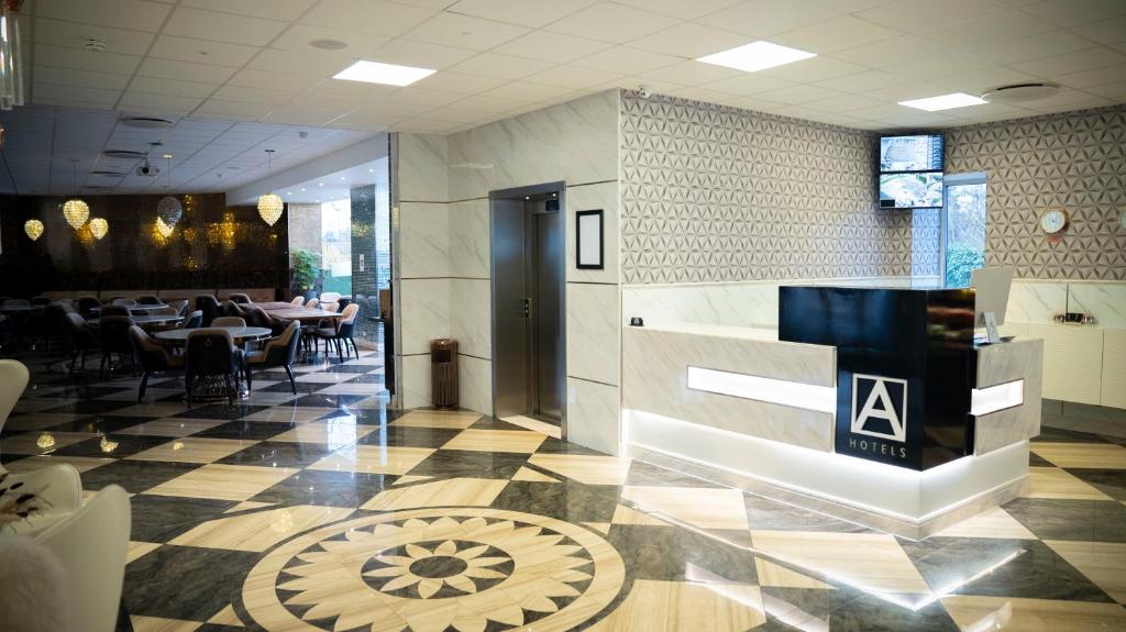 Shared lounge/TV area