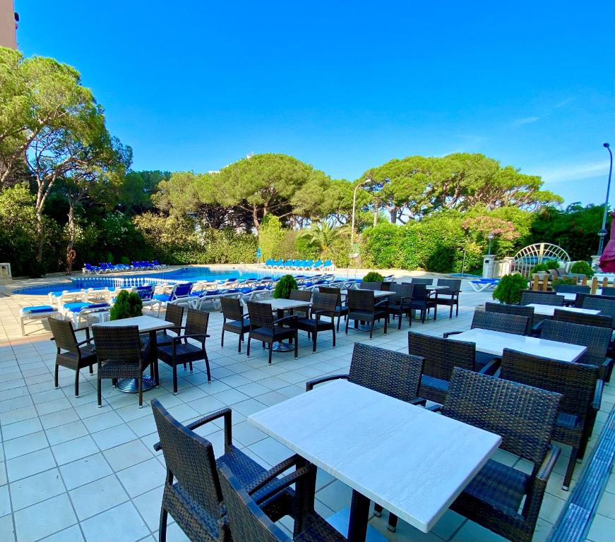 Hotel Blaumar — Swimming pool in Blanes, Catalonia