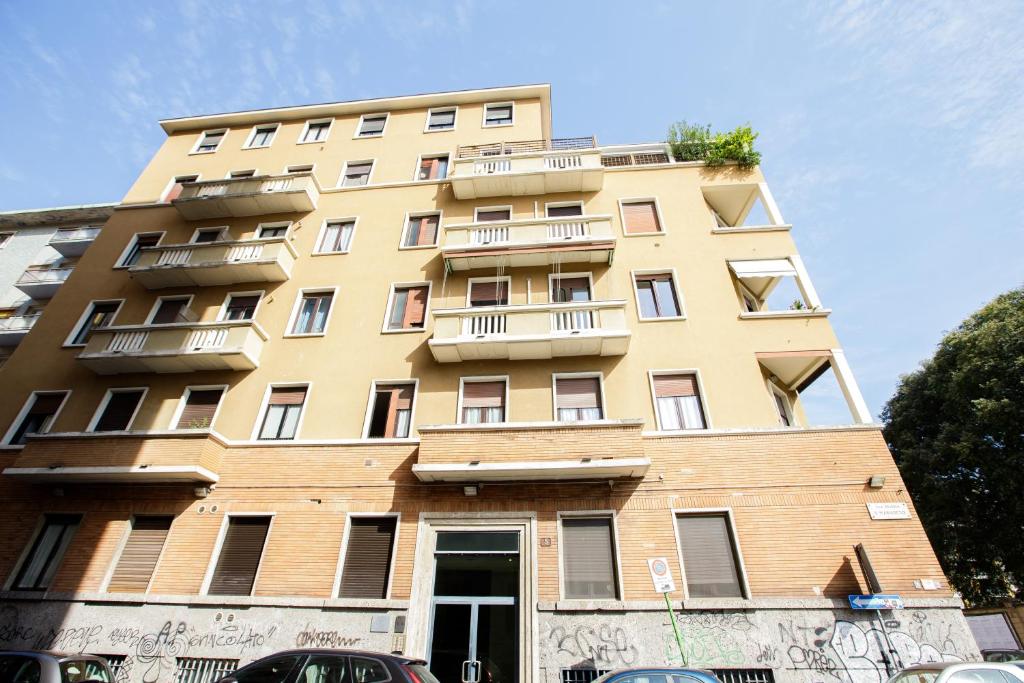 Minimal apartment near Bocconi University - 3