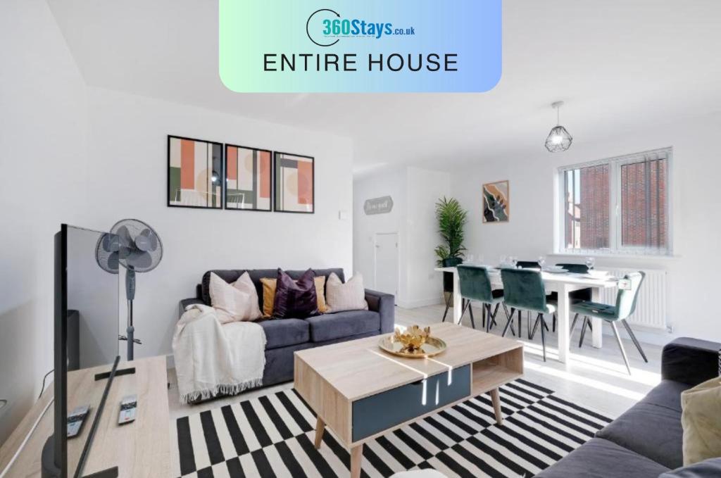 Modern 5 Bedroom 3 Bathroom Serviced House Aylesbury with Parking By 360Stays, Aylesbury