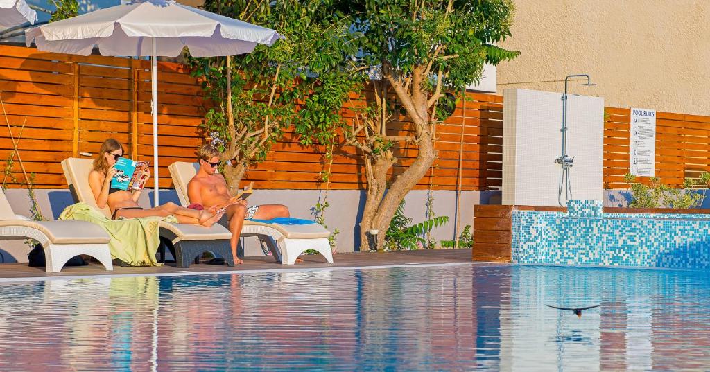 スイミングプール