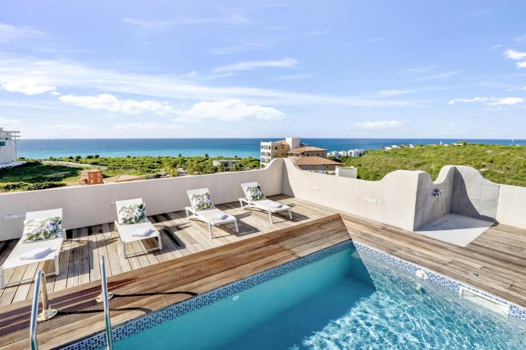 Fine 3 BR Oceanview Penthouse in Prime Location - La Perla Sky, Cupecoy