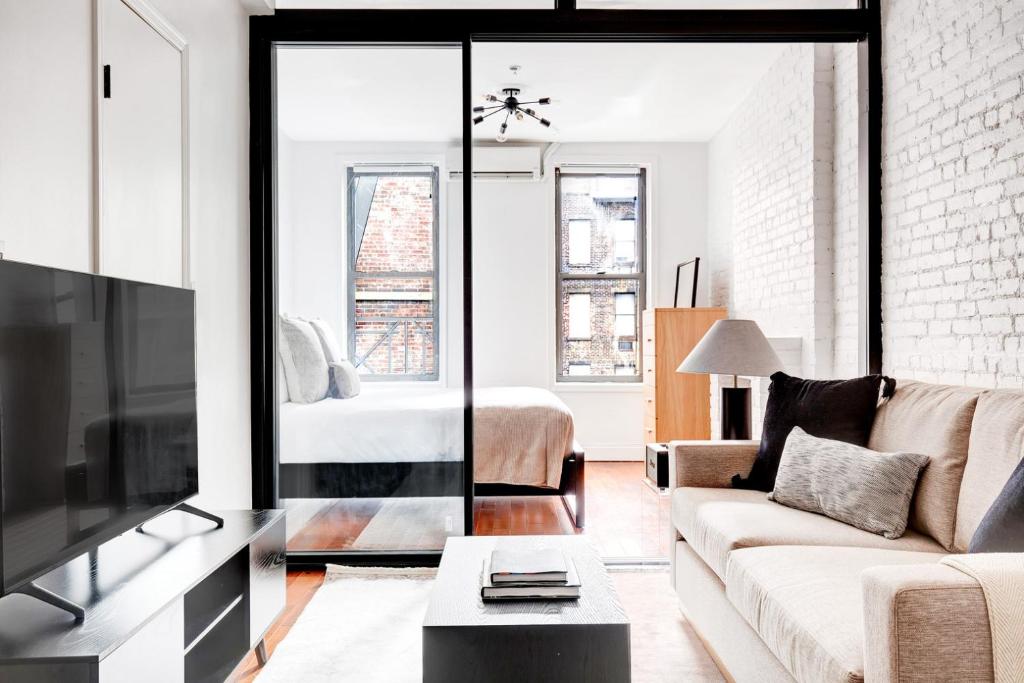 Gorgeous W Village 1BR w WD nr 1 PATH NYC-740, Nueva York