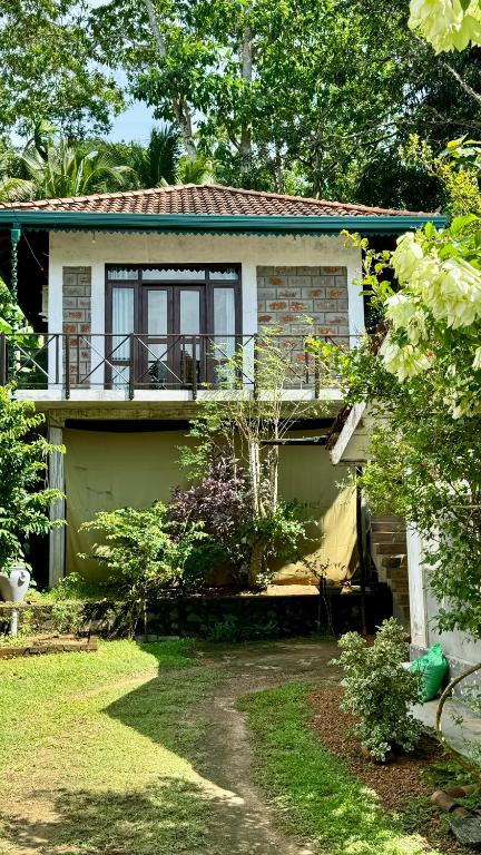 Dosemo Cabana, Induruwa