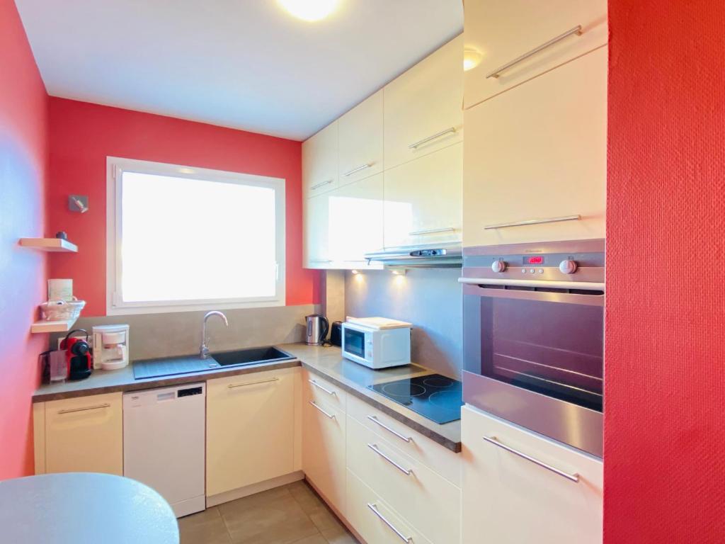 Appartement Élegant avec Balcon, Garage et WiFi en Bord de Mer - FR-1-92-889 - 3