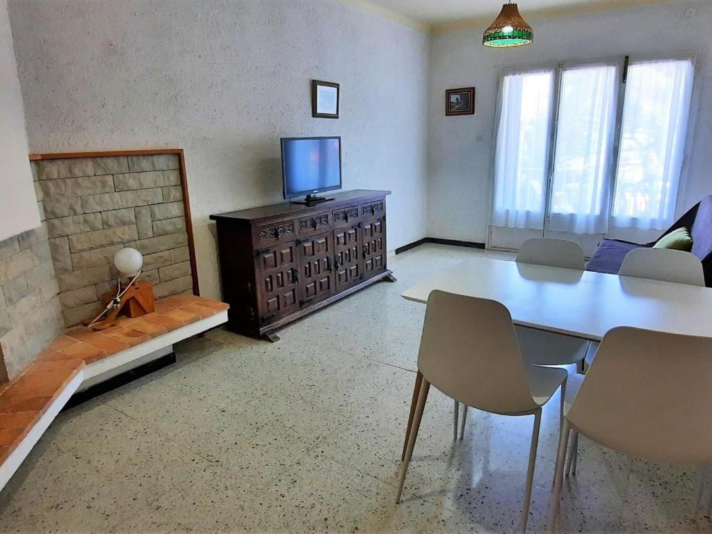 Apartamento Familiar Cerca de la Playa en Llançà con Aparcamiento y Mascotas Permitidas - ES-170-2 - 2