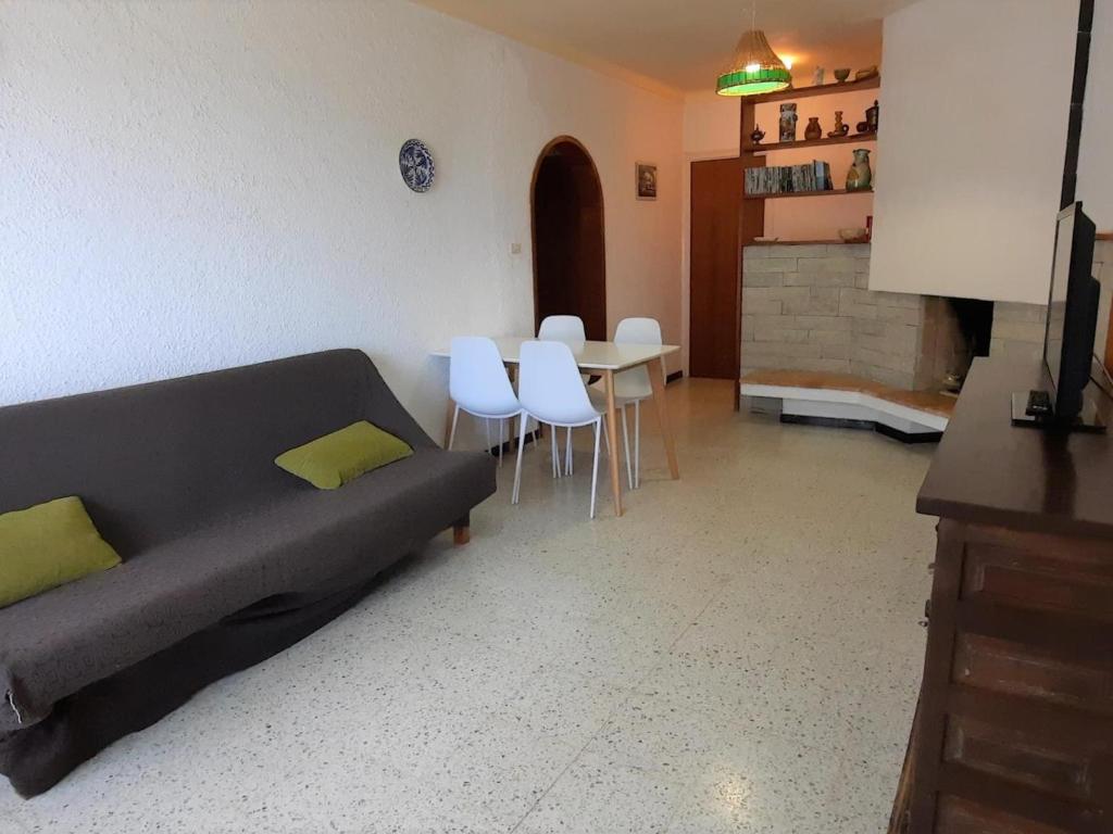 Apartamento Familiar Cerca de la Playa en Llançà con Aparcamiento y Mascotas Permitidas - ES-170-2 - 3