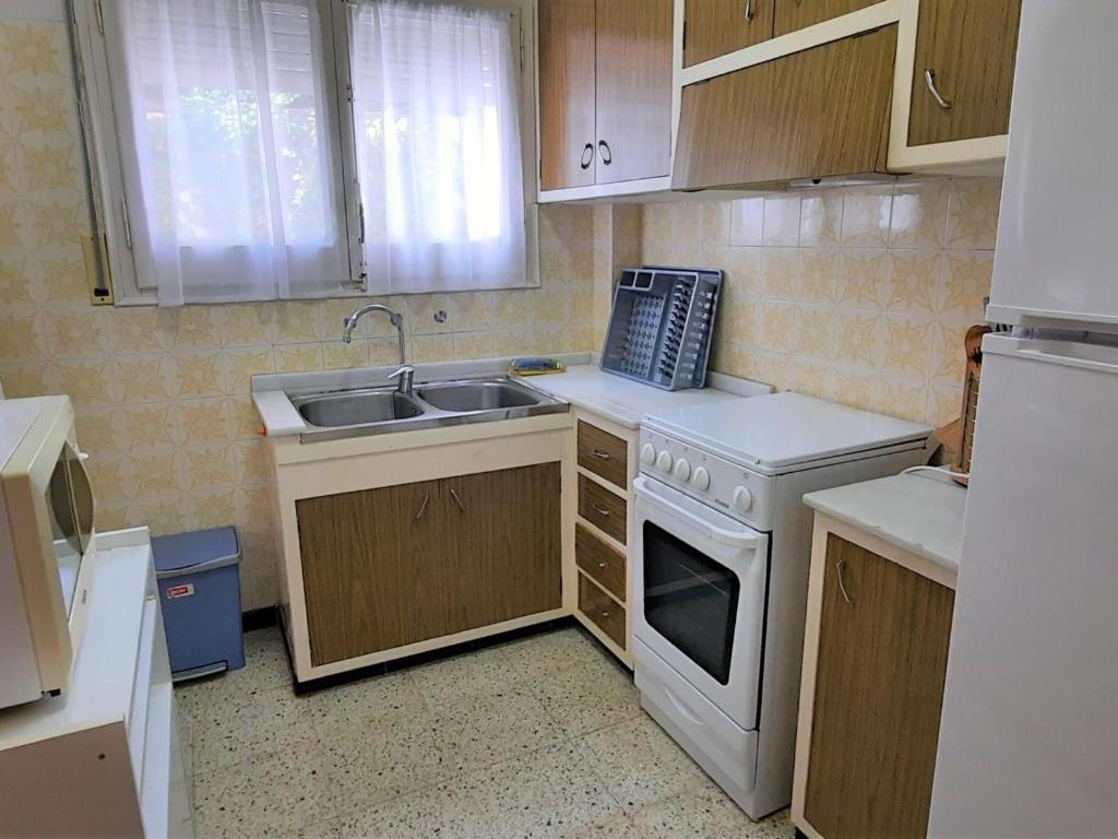 Apartamento Familiar Cerca de la Playa en Llançà con Aparcamiento y Mascotas Permitidas - ES-170-2 - 4