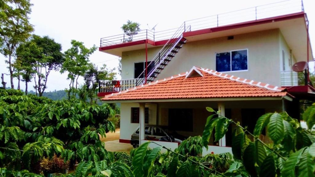NITHIN HOMESTAY, 3 bedrooms and 1 living room.