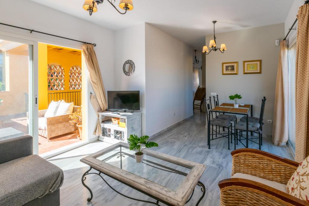 2BR Penthouse Miraflores Golf - 2