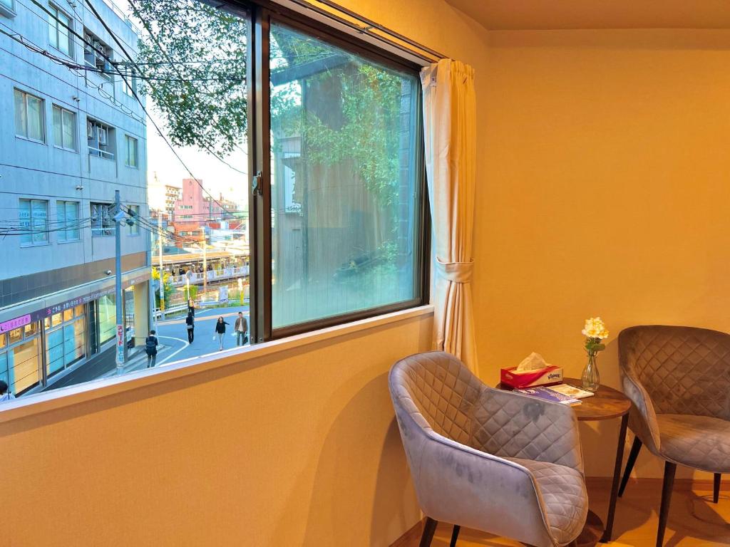 Precious friend inn