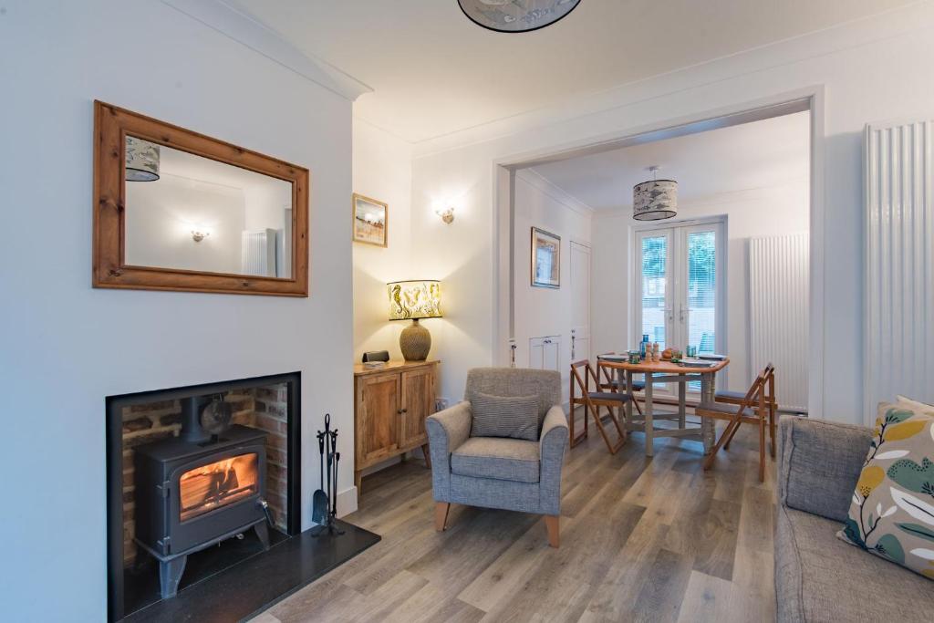 Samphire Cottage by Bloom Stays, Broadstairs