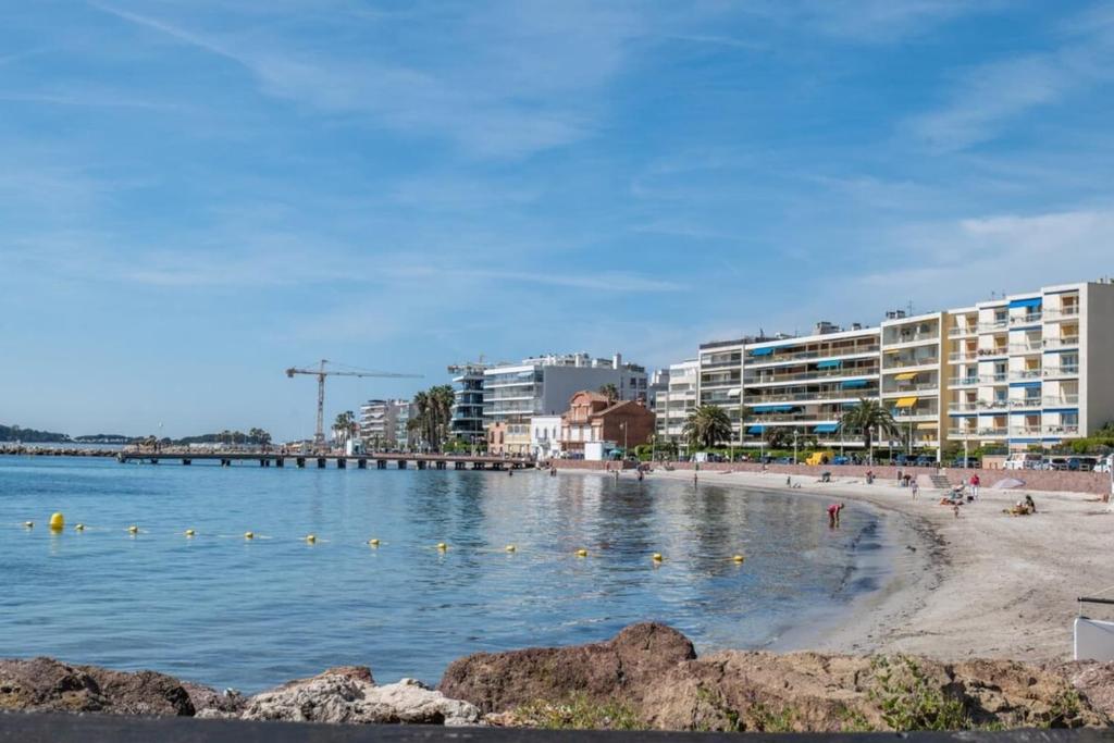 2-Room Apartment with Terrace Sea View - 2