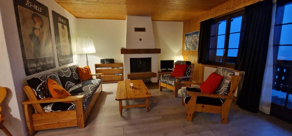 Bleuet K12, Champoussin