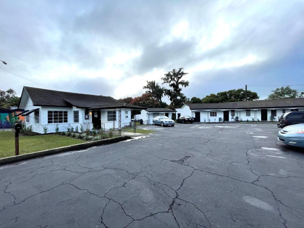 Deland Motel