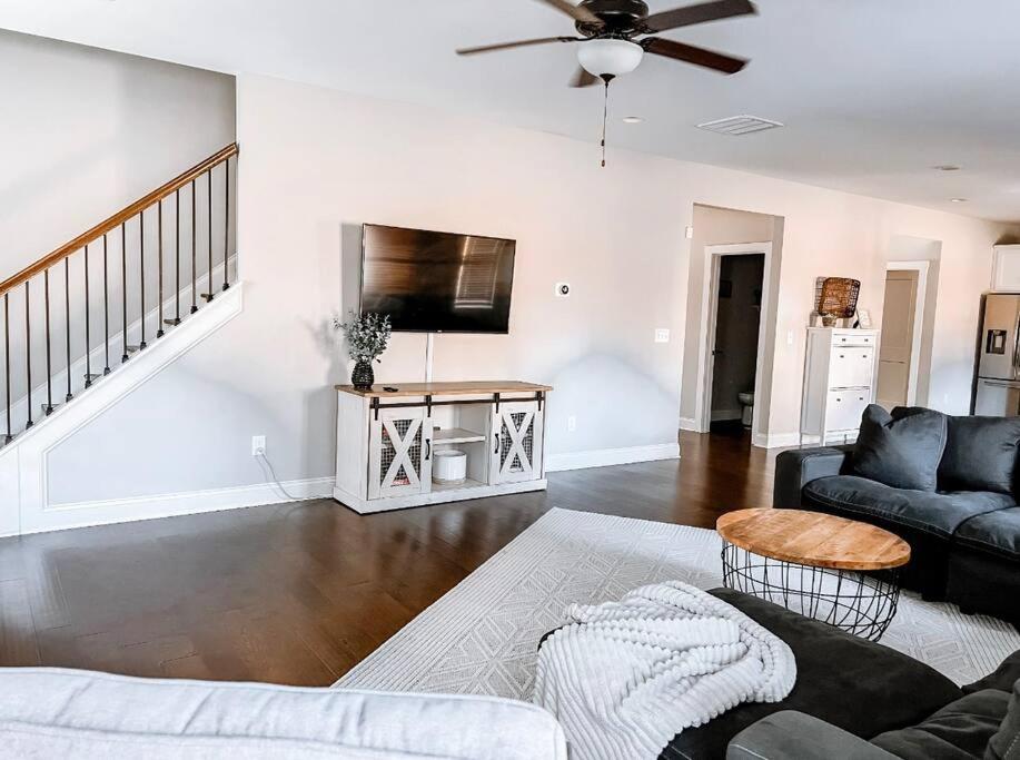 Family Friendly Modern Home in Newnan, Georgia