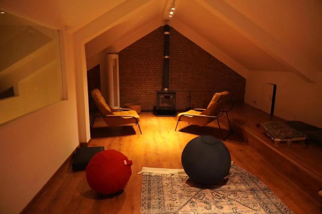Shared lounge/TV area