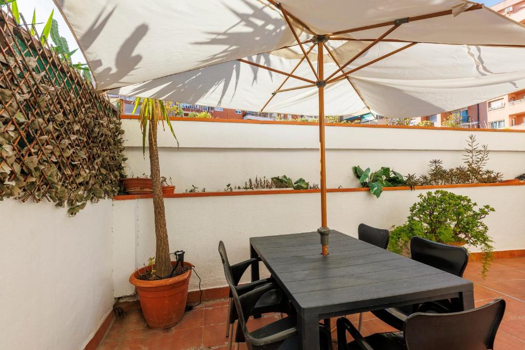 ApartEasy - Private Terrace, 3-Bedroom Apartment - 5