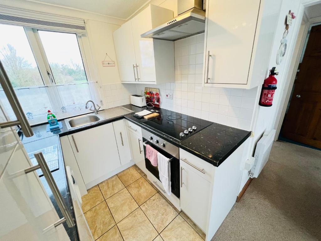 2 Bedroom Chalet SB11, Sandown Bay photo 3