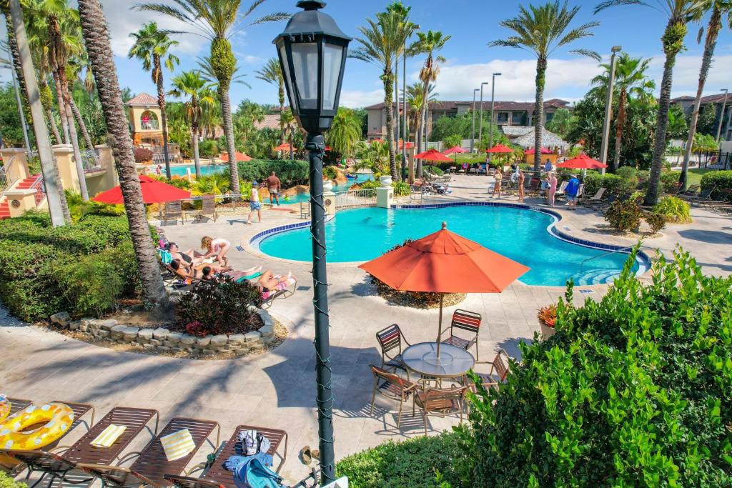 RP212LMS - Modern Home No Resort Fee Sleeps 10, Davenport