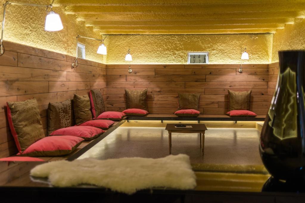 ห้องส่วนกลางสำหรับนั่งเล่น/ดูทีวี