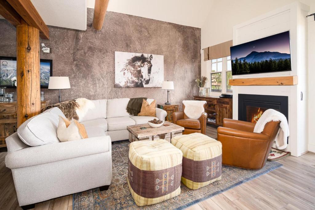 Saddle Ridge D3 by Moonlight Basin Lodging, Big Sky